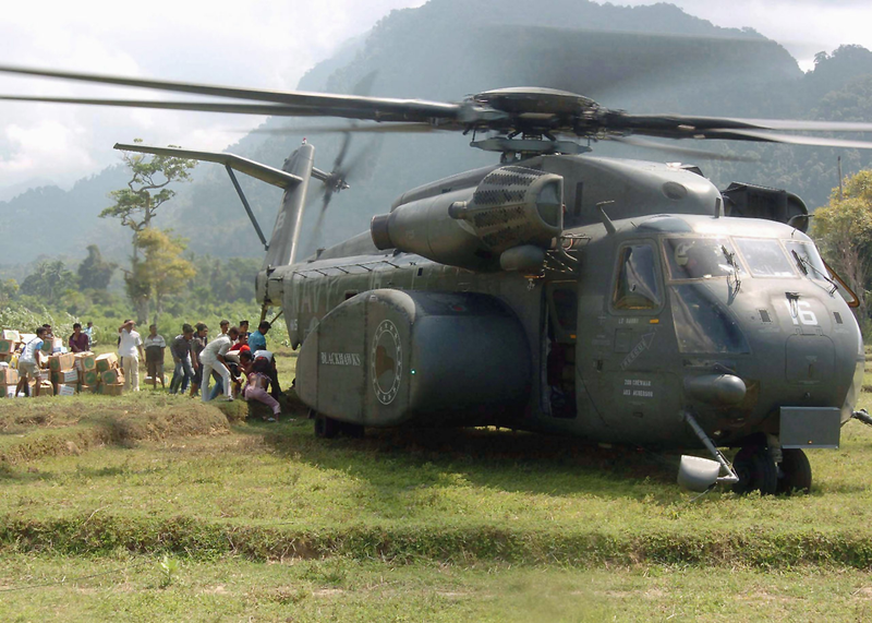 Illustration for article titled Watch This Giant MH-53E Sea Dragon Execute A Quick Stop